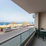 Spacious Seafront With Living, Sofa, Wifi & Ac By 360 Estates 아파트