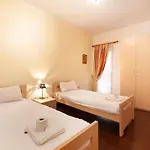 Spacious Seafront With Living, Sofa, Wifi & Ac By 360 Estates 슬리에마