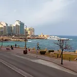 Spacious Seafront With Living, Sofa, Wifi & Ac By 360 Estates