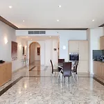 아파트 Spacious Seafront With Living, Sofa, Wifi & Ac By 360 Estates 슬리에마