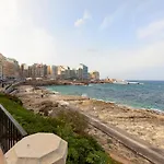 아파트 Spacious Seafront With Living, Sofa, Wifi & Ac By 360 Estates