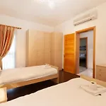 아파트 Spacious Seafront With Living, Sofa, Wifi & Ac By 360 Estates *