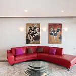 아파트 Spacious Seafront With Living, Sofa, Wifi & Ac By 360 Estates 슬리에마