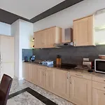 Spacious Seafront With Living, Sofa, Wifi & Ac By 360 Estates * 슬리에마