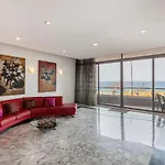 아파트 Spacious Seafront With Living, Sofa, Wifi & Ac By 360 Estates 슬리에마