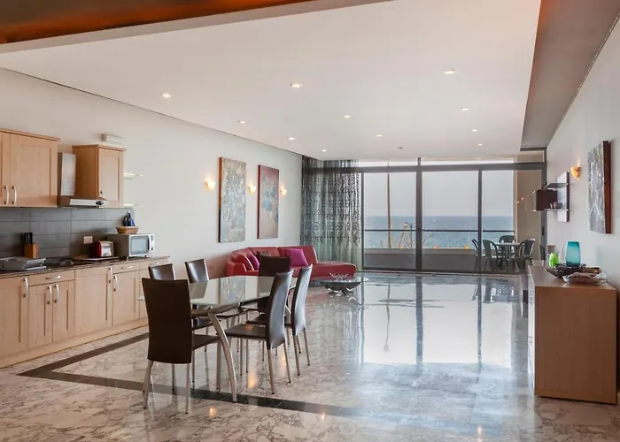 Spacious Seafront With Living, Sofa, Wifi & Ac By 360 Estates Sliema