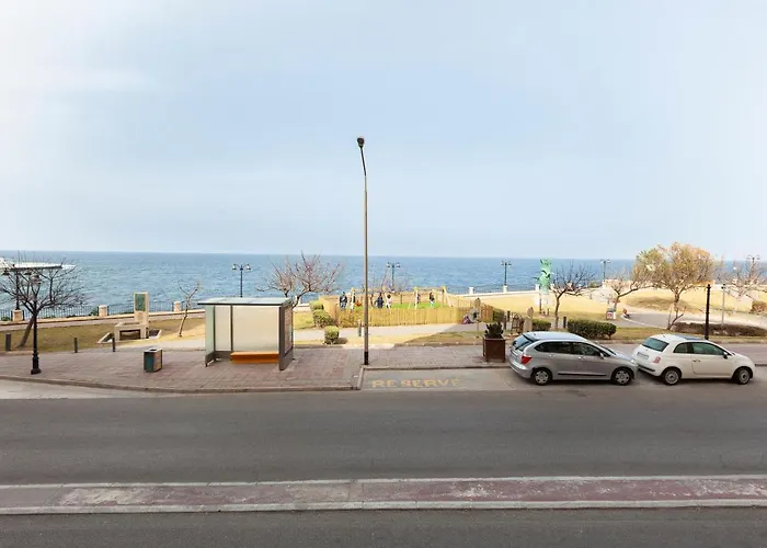 Spacious Seafront With Living, Sofa, Wifi & Ac By 360 Estates Appartamento *