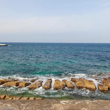 Appartement Spacious Seafront With Living, Sofa, Wifi & Ac By 360 Estates