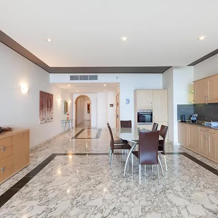 Spacious Seafront With Living, Sofa, Wifi & Ac By 360 Estates Apartament