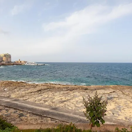 Spacious Seafront With Living, Sofa, Wifi & Ac By 360 Estates