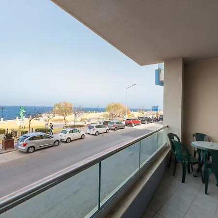 Spacious Seafront With Living, Sofa, Wifi & Ac By 360 Estates דירה
