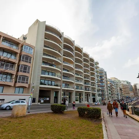 Spacious Seafront With Living, Sofa, Wifi & Ac By 360 Estates 公寓 *