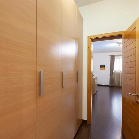 Spacious Seafront With Living, Sofa, Wifi & Ac By 360 Estates *