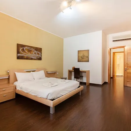 Spacious Seafront With Living, Sofa, Wifi & Ac By 360 Estates * סליאמה
