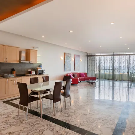 Spacious Seafront With Living, Sofa, Wifi & Ac By 360 Estates *