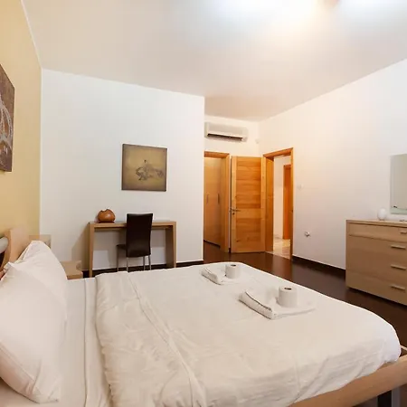 Spacious Seafront With Living, Sofa, Wifi & Ac By 360 Estates Apartament *