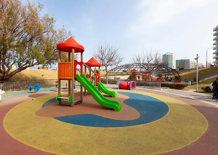 Spacious Seafront With Living, Sofa, Wifi & Ac By 360 Estates 슬리에마