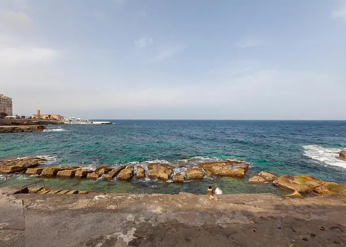 Spacious Seafront With Living, Sofa, Wifi & Ac By 360 Estates *