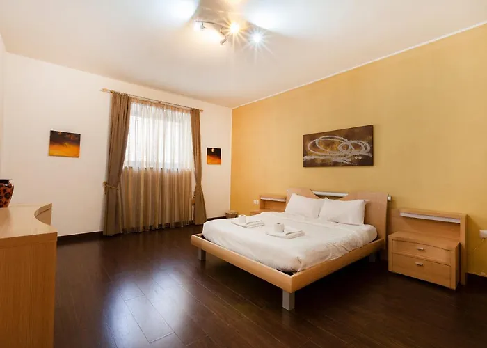 Spacious Seafront With Living, Sofa, Wifi & Ac By 360 Estates * Sliema