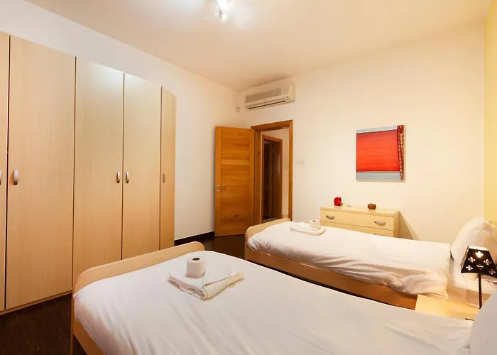 아파트 Spacious Seafront With Living, Sofa, Wifi & Ac By 360 Estates