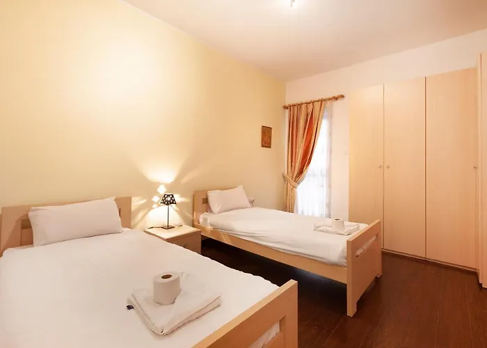 Spacious Seafront With Living, Sofa, Wifi & Ac By 360 Estates Sliema