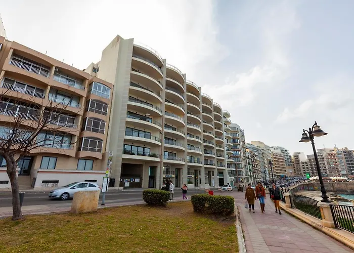 Spacious Seafront With Living, Sofa, Wifi & Ac By 360 Estates 아파트 *