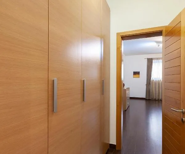 Spacious Seafront With Living, Sofa, Wifi & Ac By 360 Estates *