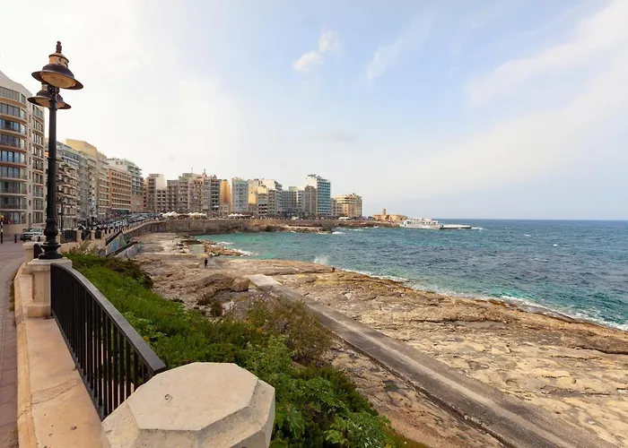 아파트 Spacious Seafront With Living, Sofa, Wifi & Ac By 360 Estates