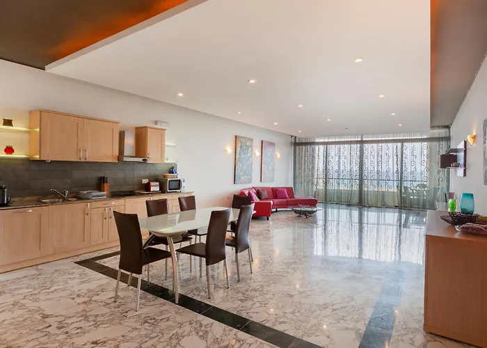 Spacious Seafront With Living, Sofa, Wifi & Ac By 360 Estates *