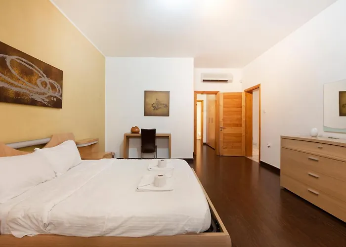 Spacious Seafront With Living, Sofa, Wifi & Ac By 360 Estates *