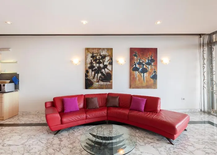 Apartment Spacious Seafront With Living, Sofa, Wifi & Ac By 360 Estates Sliema