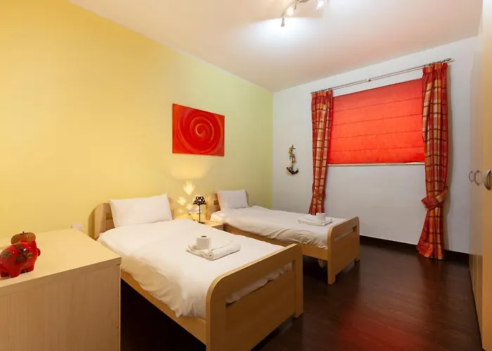 Spacious Seafront With Living, Sofa, Wifi & Ac By 360 Estates *