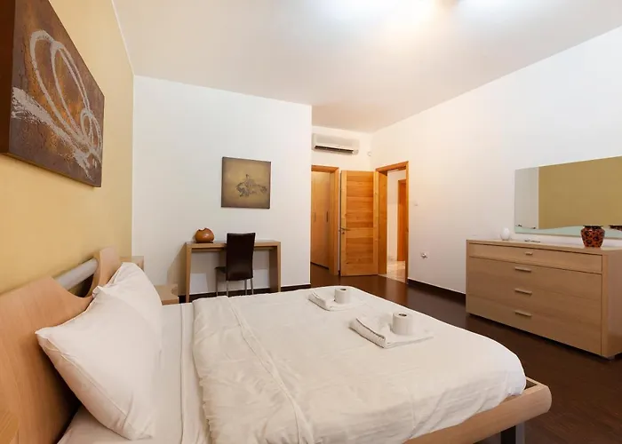 Spacious Seafront With Living, Sofa, Wifi & Ac By 360 Estates Apartment *