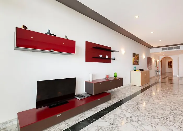 Spacious Seafront With Living, Sofa, Wifi & Ac By 360 Estates Apartment