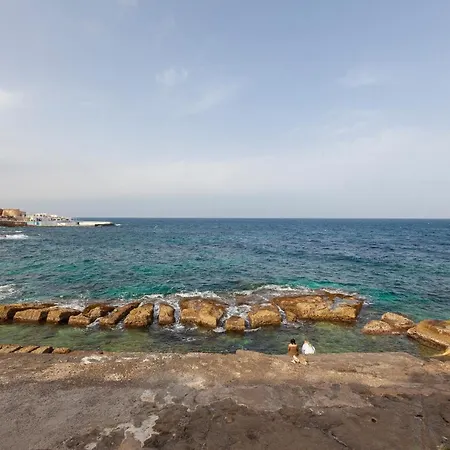 Spacious Seafront With Living, Sofa, Wifi & Ac By 360 Estates *