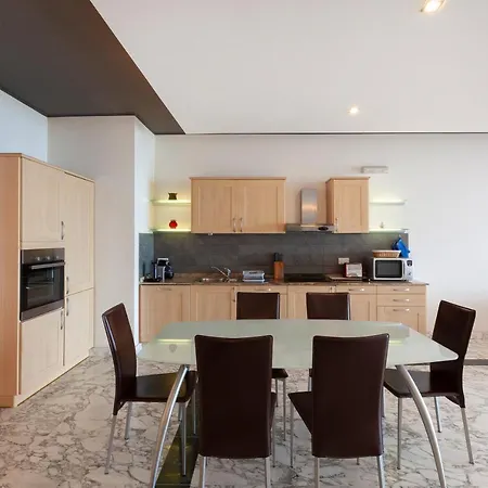 Spacious Seafront With Living, Sofa, Wifi & Ac By 360 Estates شقة سليمة