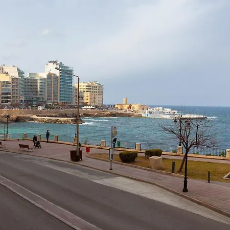 Spacious Seafront With Living, Sofa, Wifi & Ac By 360 Estates