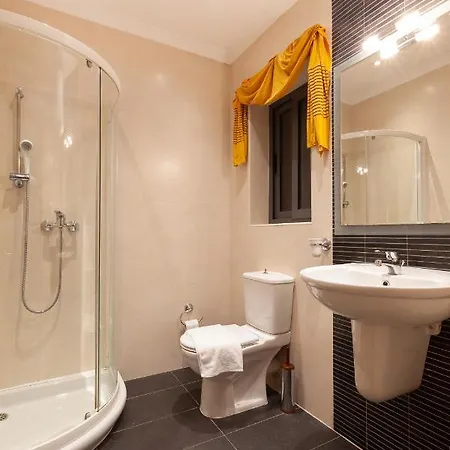 Spacious Seafront With Living, Sofa, Wifi & Ac By 360 Estates شقة *